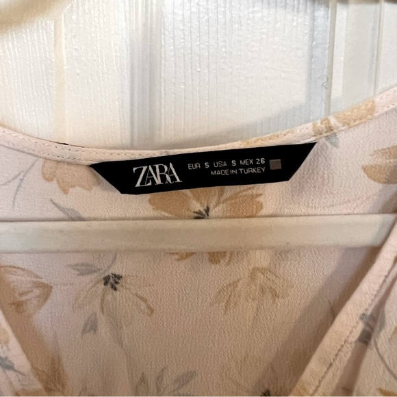 Zara Floral Top - Picture 2 of 3